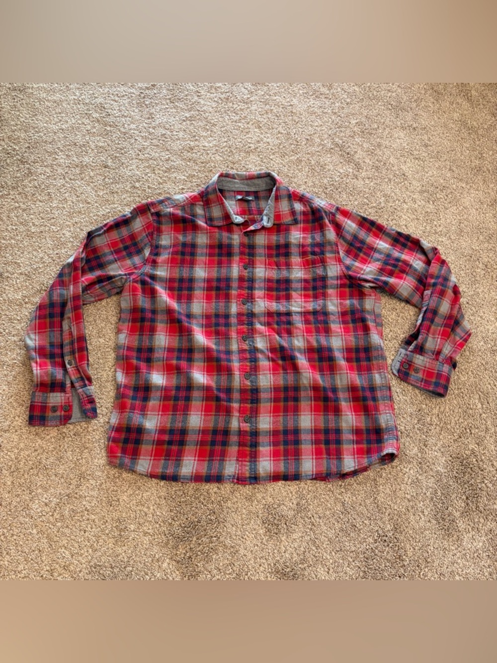 Eddie Bauer Men’s Red and Gray Plaid Button-Down Flannel Shirt Size XL